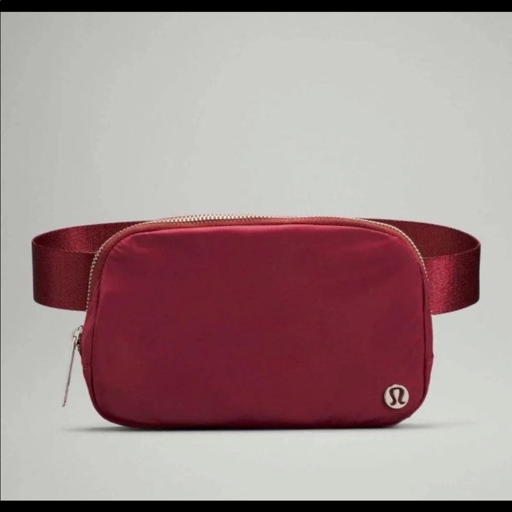 BNWT Lululemon Everywhere Belt Bag in Mulled Wine/ Maroon